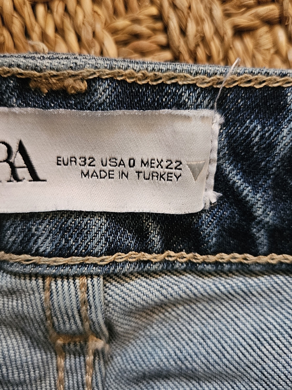 Women's Zara Distressed Blue Skinny Jeans - Picture 3 of 3